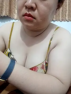 Snapshot of VyOanh2K chatting on 05-12-26, 03:53 VyOanh2K online show from 05-12-26, 03:53