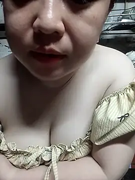 Snapshot of VyOanh2K chatting on 05-13-26, 03:42 VyOanh2K online show from 05-13-26, 03:42