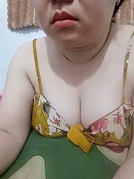 Snapshot of VyOanh2K chatting on 06-05-26, 04:56 VyOanh2K online show from 06-05-26, 04:56