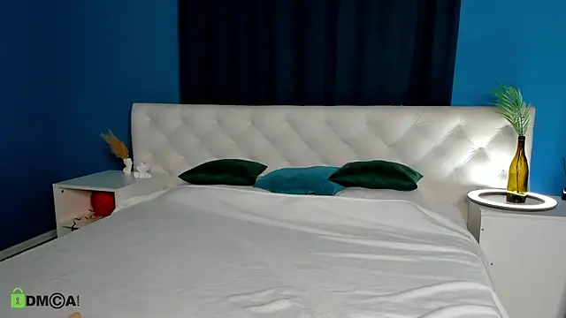 Eva  Lewis online show from 11-30-25, 01:09