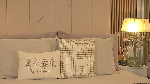 Snapshot of Blanche_Summer chatting on 12-14-25, 01:38 Blanche Summer online show from 12-14-25, 01:38