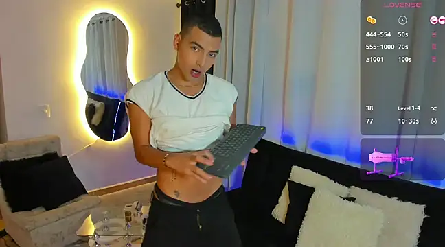 Snapshot of Andrew_x777 chatting on 02-20-25, 11:43 Andrew x777 online show from 02-20-25, 11:43