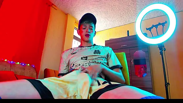 GabyThoms online show from 02-03-25, 06:49