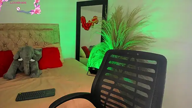 Rihana hot01 online show from 03-21-25, 12:40