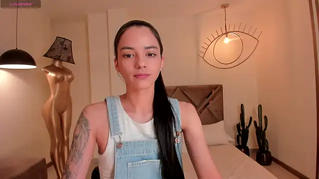 Snapshot of HannahJamesX chatting on 12-06-24, 05:22 HannahJamesX online show from 12-06-24, 05:22