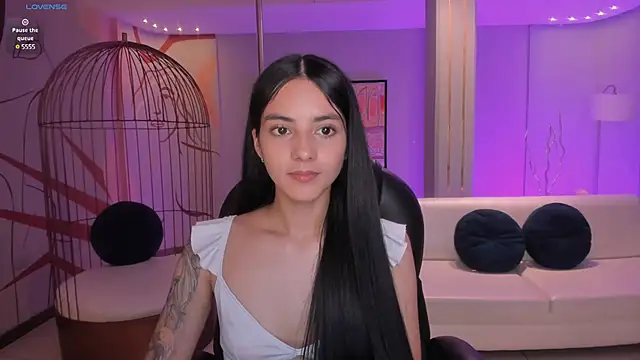 Snapshot of HannahJamesX chatting on 01-13-25, 08:37 HannahJamesX online show from 01-13-25, 08:37