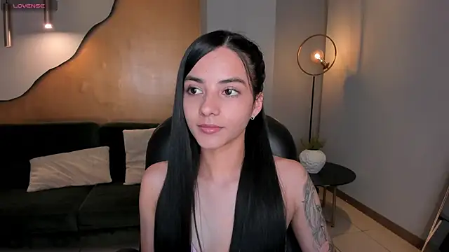 Snapshot of HannahJamesX chatting on 01-20-25, 07:57 HannahJamesX online show from 01-20-25, 07:57