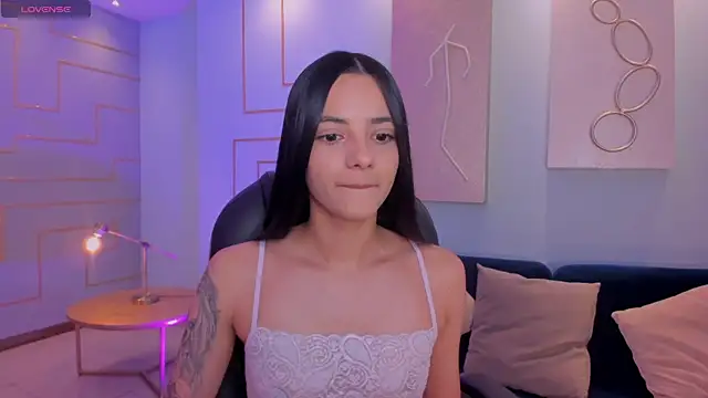 Snapshot of HannahJamesX chatting on 02-05-25, 06:48 HannahJamesX online show from 02-05-25, 06:48