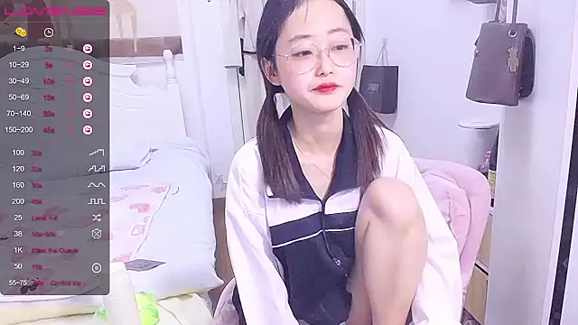 Snapshot of Destin_ chatting on 03-04-25, 05:03 Destin  online show from 03-04-25, 05:03