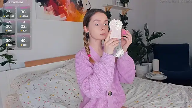 Snapshot of DominikaElis chatting on 01-21-25, 08:11 DominikaElis online show from 01-21-25, 08:11