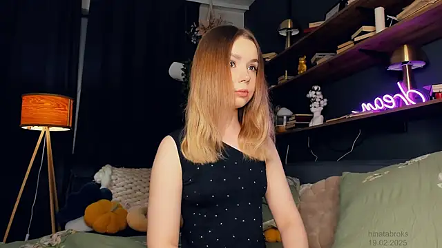 Snapshot of DominikaElis chatting on 02-19-25, 08:31 DominikaElis online show from 02-19-25, 08:31