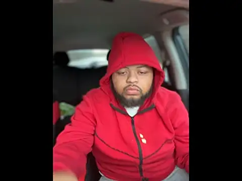 Snapshot of papijusto chatting on 12-14-25, 01:05 papijusto online show from 12-14-25, 01:05