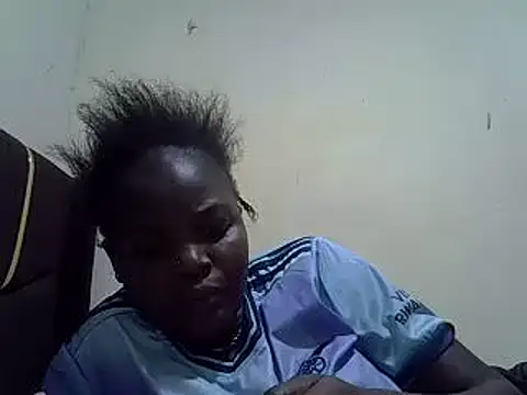 Snapshot of pretty_vivy chatting on 02-17-25, 05:43 pretty vivy online show from 02-17-25, 05:43