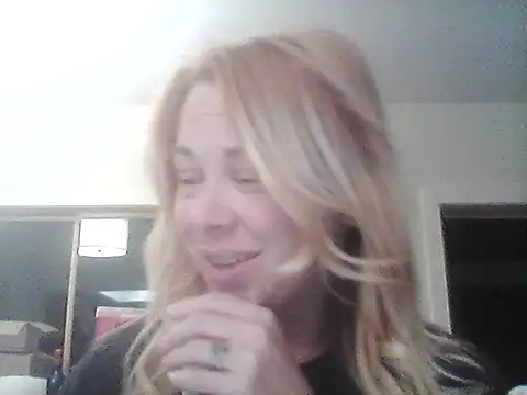 Snapshot of burrkitty chatting on 10-13-25, 07:30 burrkitty online show from 10-13-25, 07:30