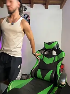 Valentino Xander online show from 12-23-25, 03:48