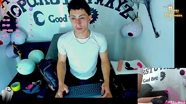 Snapshot of Piggy_Eddy chatting on 11-01-25, 09:50 Piggy Eddy online show from 11-01-25, 09:50