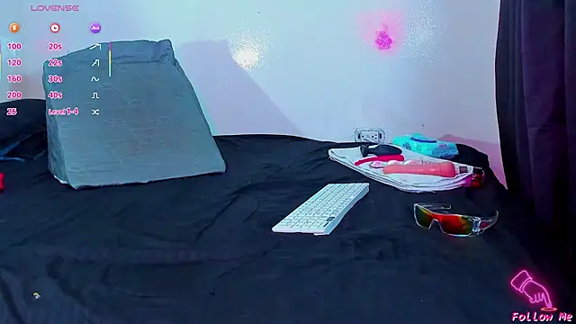 Piggy Eddy online show from 01-12-26, 02:17