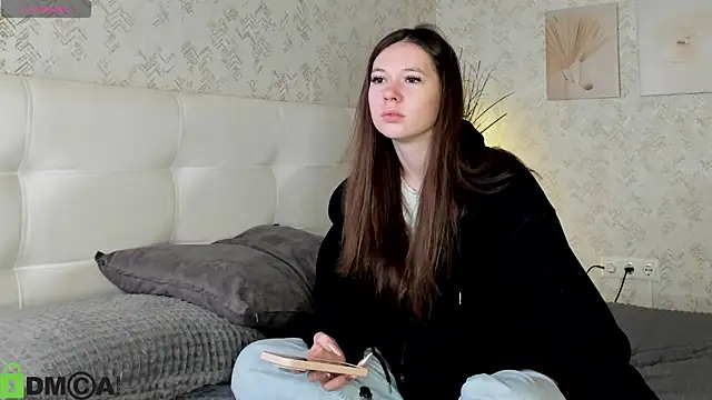 Nicole Charm online show from 09-22-25, 08:00