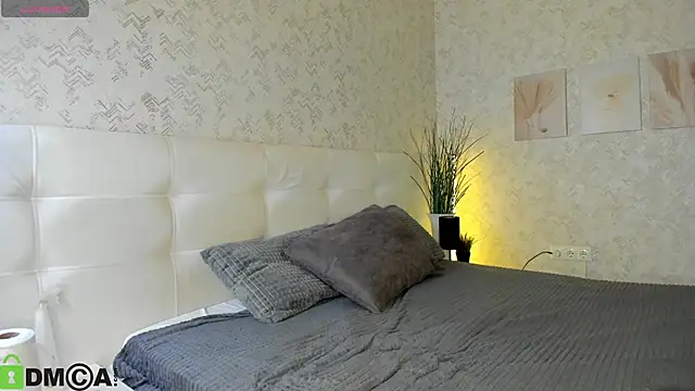 Nicole Charm online show from 09-25-25, 09:18