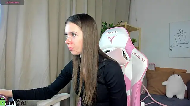 Snapshot of Nicole_Charm chatting on 10-01-25, 09:32 Nicole Charm online show from 10-01-25, 09:32