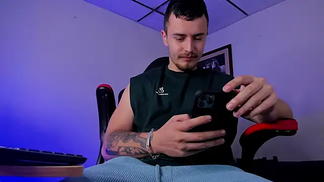 james connor2 online show from 12-11-24, 06:09