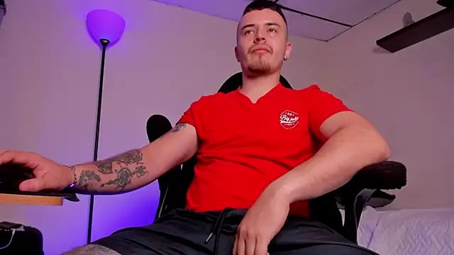 Snapshot of james_connor2 chatting on 11-14-25, 07:45 james connor2 online show from 11-14-25, 07:45