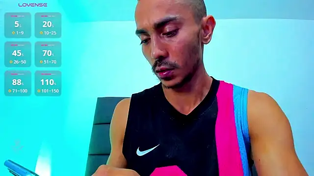 Snapshot of steven_hott8 chatting on 02-08-26, 11:24 steven hott8 online show from 02-08-26, 11:24