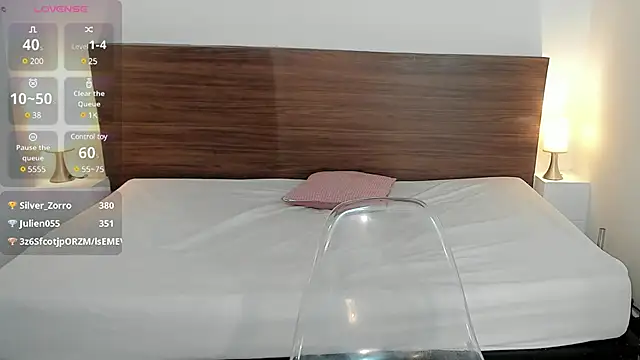 Snapshot of AliceRoss0 chatting on 12-21-24, 02:30 AliceRoss0 online show from 12-21-24, 02:30