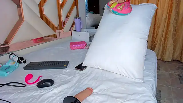 CintiaVega online show from 10-03-25, 12:24