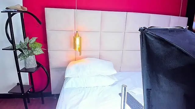 Amberluy online show from 04-27-26, 07:56