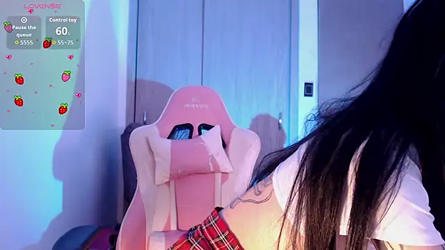 Snapshot of Alicedangerrr chatting on 10-08-25, 09:34 Alicedangerrr online show from 10-08-25, 09:34