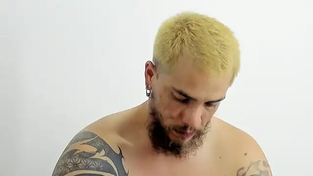 Snapshot of Beard_xox chatting on 06-04-26, 12:27 Beard xox online show from 06-04-26, 12:27
