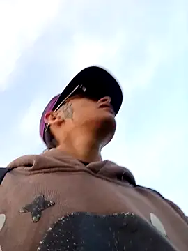 Cuervo maniaco online show from 12-20-24, 10:43