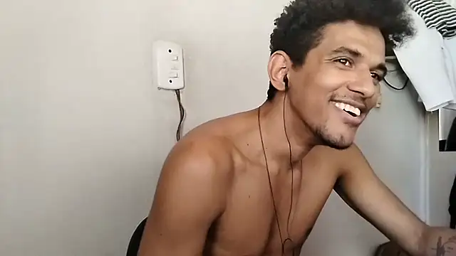 Snapshot of RenziTatte chatting on 10-08-25, 04:48 RenziTatte online show from 10-08-25, 04:48