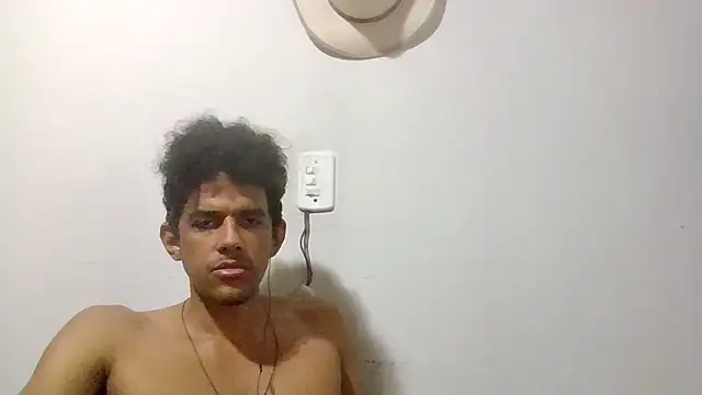 Snapshot of RenziTatte chatting on 11-11-25, 07:47 RenziTatte online show from 11-11-25, 07:47