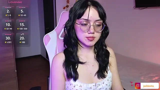 Snapshot of suzumi__ chatting on 01-07-25, 06:35 suzumi   online show from 01-07-25, 06:35