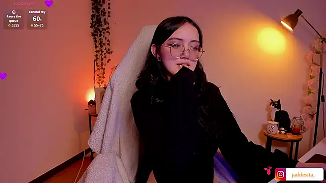 Snapshot of suzumi__ chatting on 10-29-25, 06:26 suzumi   online show from 10-29-25, 06:26