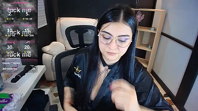 Snapshot of TifanyWhite_ chatting on 01-05-25, 02:27 TifanyWhite online show from 01-05-25, 02:27