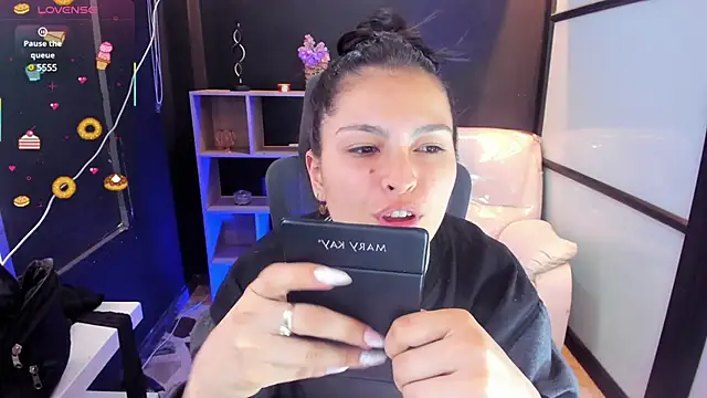 Snapshot of TifanyWhite_ chatting on 03-20-25, 08:40 TifanyWhite online show from 03-20-25, 08:40