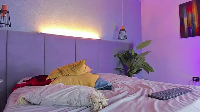 Annie-Wolf online show from 03-14-25, 03:15