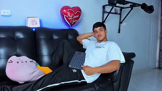 Rob saenz  online show from 02-13-25, 01:15