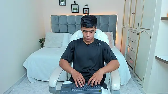 Rob saenz  online show from 02-25-25, 01:28