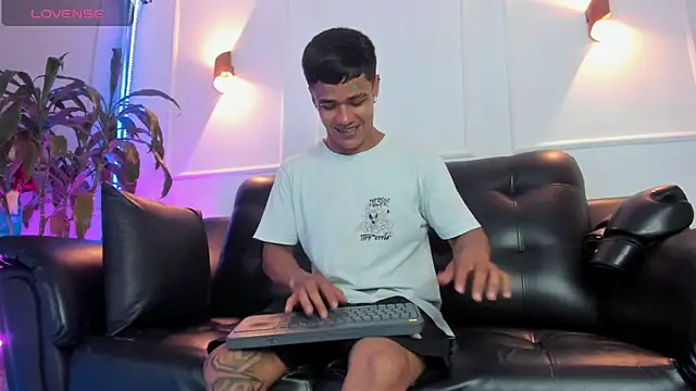 Rob saenz  online show from 10-29-25, 03:58