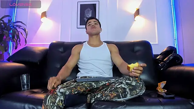 Rob saenz  online show from 11-06-25, 01:56