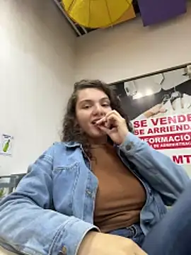 Snapshot of eva_y_marcelo chatting on 11-26-25, 12:11 eva y marcelo online show from 11-26-25, 12:11