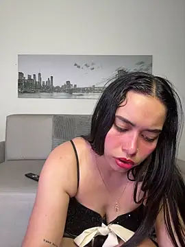 Snapshot of SophieRoyals chatting on 05-27-26, 01:41 SophieRoyals online show from 05-27-26, 01:41