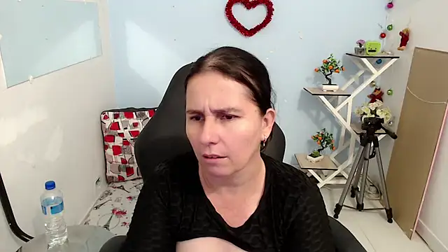 victoria jones online show from 11-22-25, 01:32