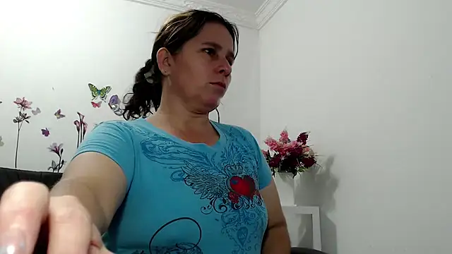 Snapshot of victoria_jones chatting on 05-13-26, 12:46 victoria jones online show from 05-13-26, 12:46