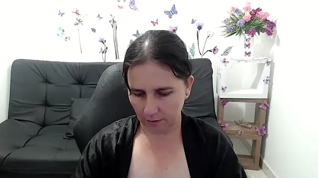 Snapshot of victoria_jones chatting on 06-08-26, 01:11 victoria jones online show from 06-08-26, 01:11