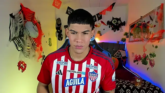 Snapshot of Damian_latinxxx chatting on 10-24-25, 02:52 Damian latinxxx online show from 10-24-25, 02:52